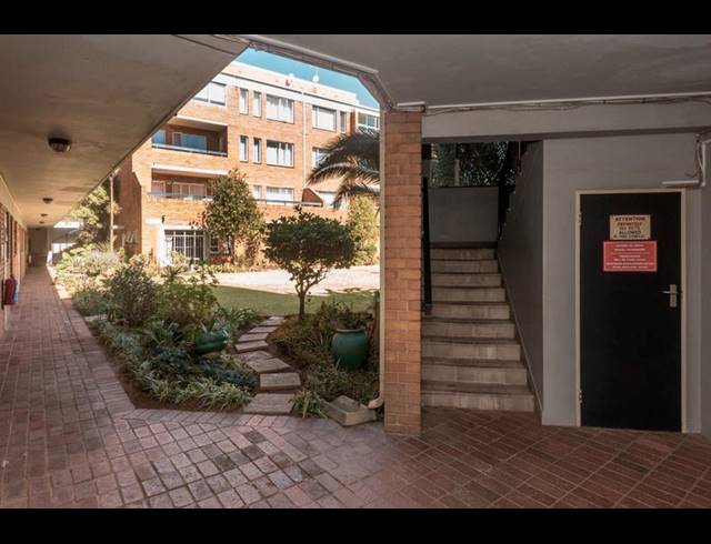 1 BEDROOM APARTMENT FOR SALE IN MALVERN EAST EXT